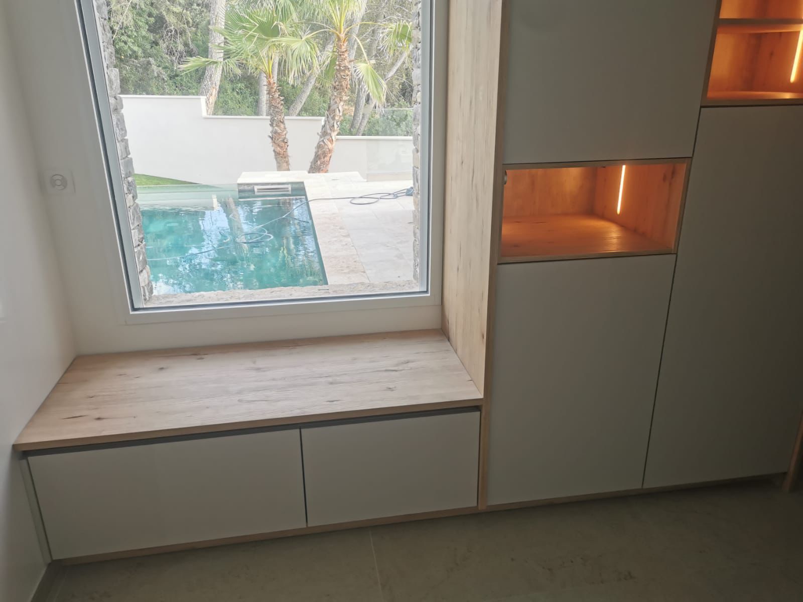 Agencement sur mesure donnant sur une terrasse