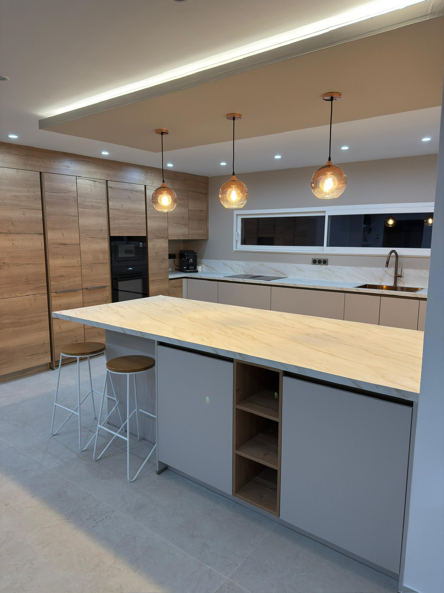 Cuisine contemporaine réalisée récemment par le fournisseur partenaire
